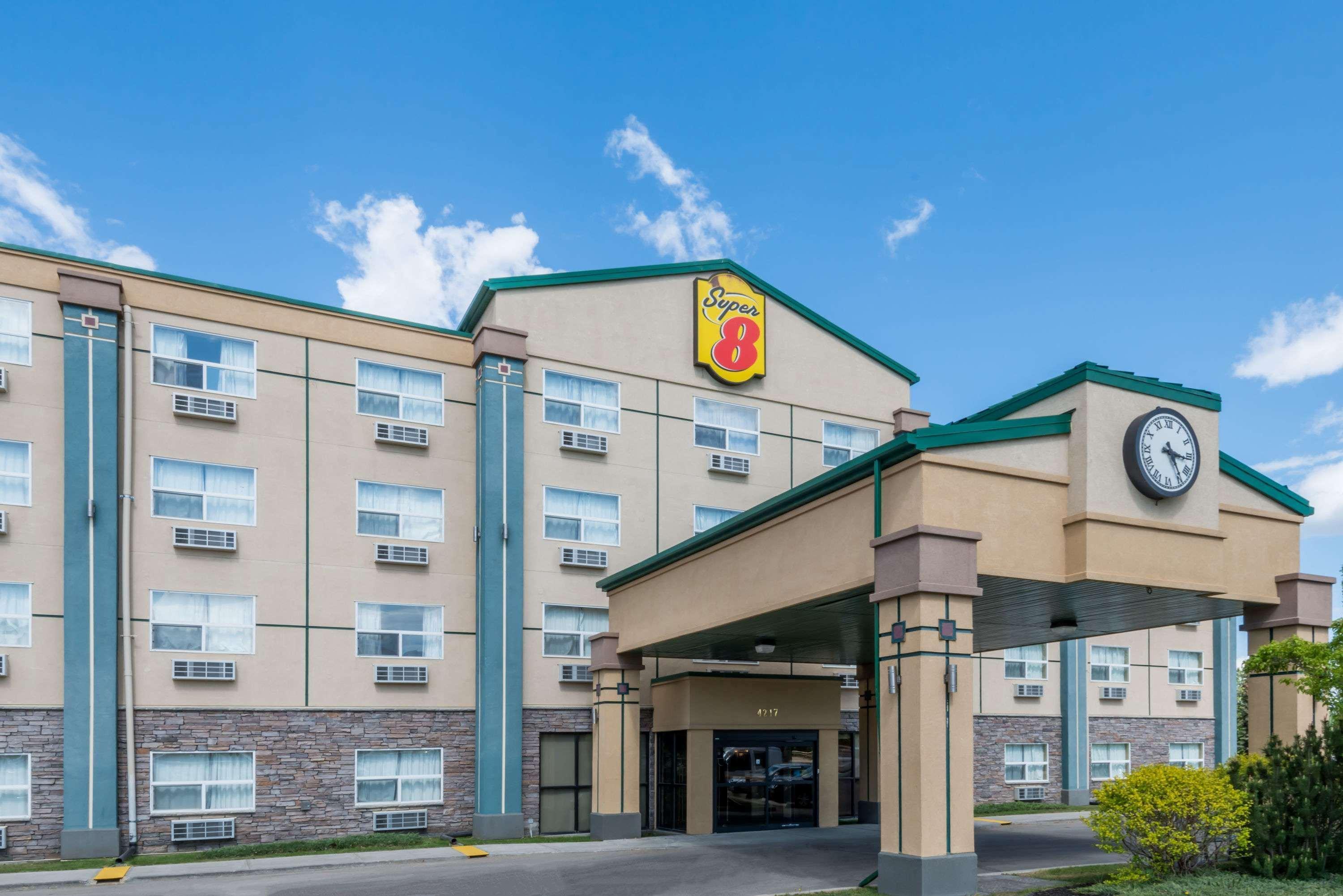 Super 8 By Wyndham Red Deer City Centre Eksteriør bilde