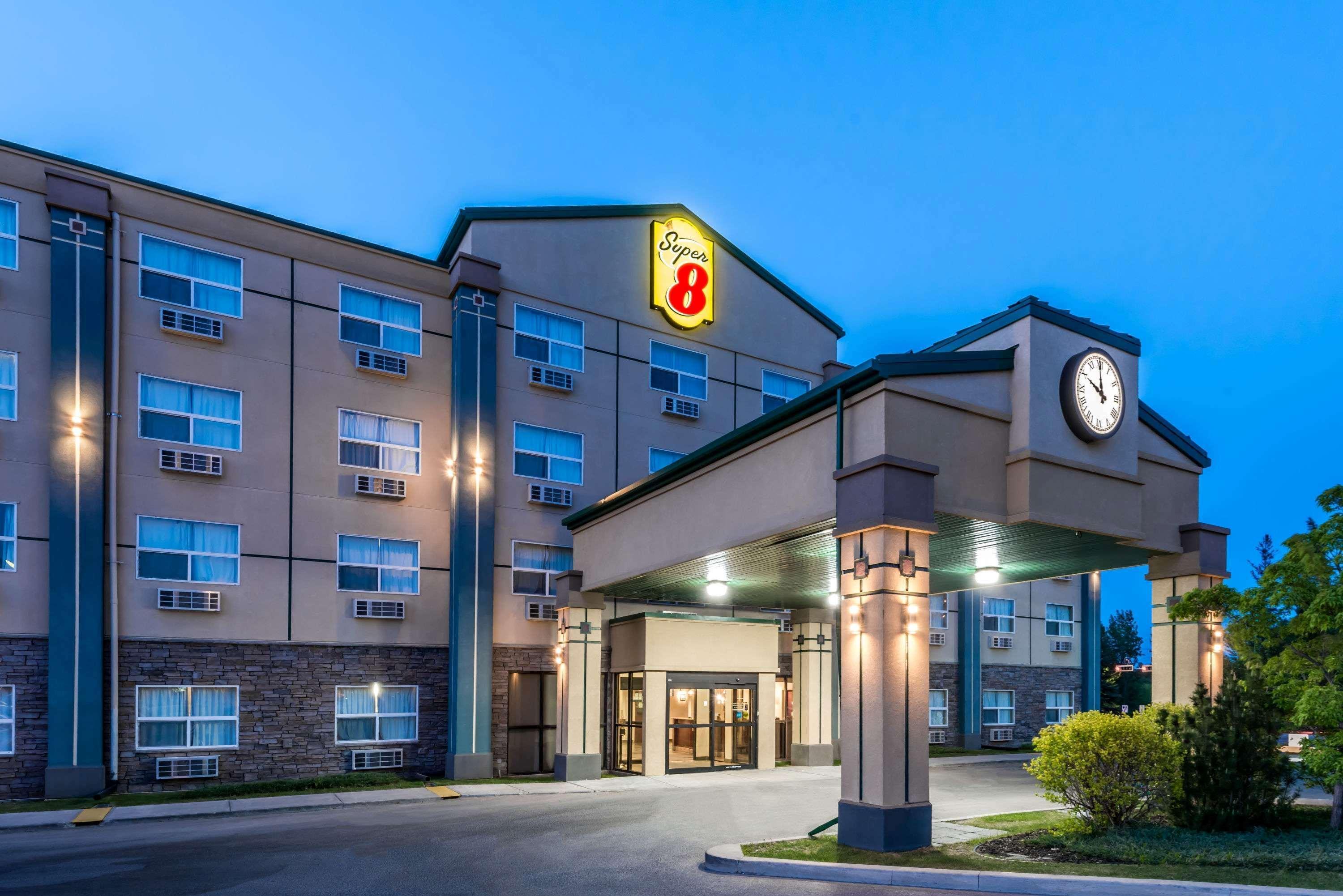 Super 8 By Wyndham Red Deer City Centre Eksteriør bilde