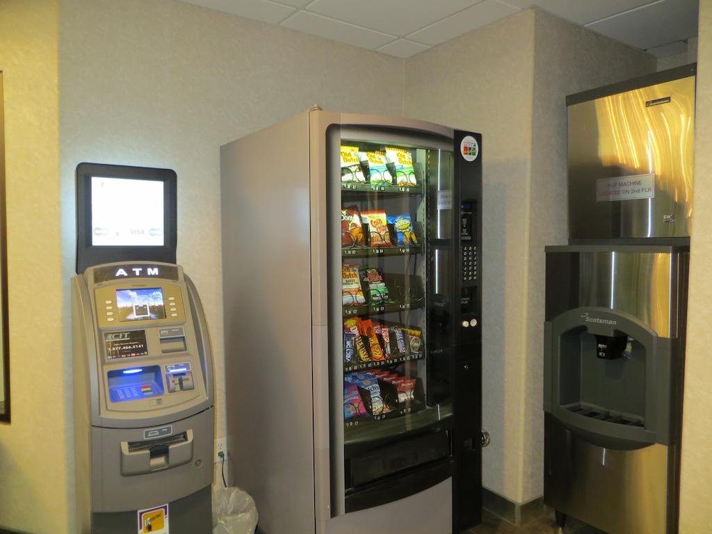 Super 8 By Wyndham Red Deer City Centre Eksteriør bilde